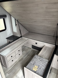 The perfect family trailer is here! Enjoy the many luxuries of this Coachmen model that provide not... (image 9)