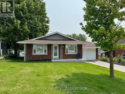 This exceptional property combines comfort and functionality, featuring a spacious bungalow with att...