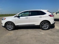// EXCELLENT CONDITION! // Experience refined driving with the 2019 Ford Edge Titanium, now availabl... (image 7)