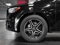 The 2024 Mercedes-Benz GLE 450 features a refined mid-cycle refresh, combining a powerful electrifie... (image 7)