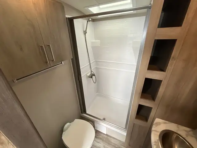 2022 Grand Design Imagine in Travel Trailers & Campers in Terrace - Image 13