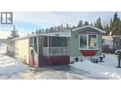 Great starter, or a nice downsize! Affordable, move-in-ready 2 bdrm (3 bdrm potential), 1 bath manuf...