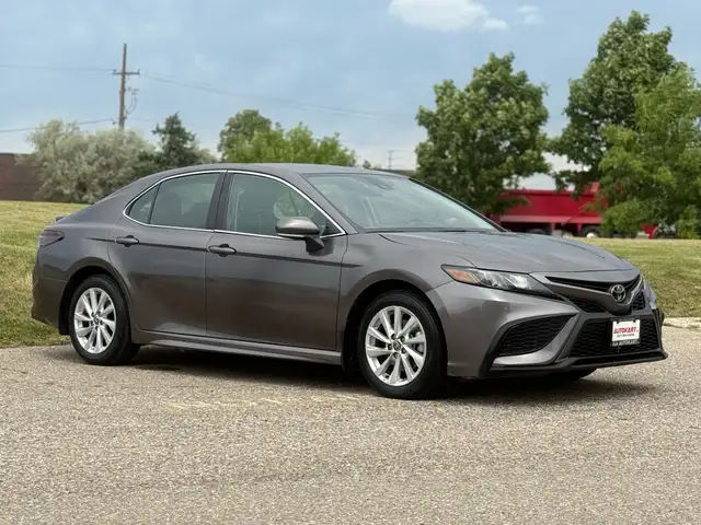 2023 Toyota Camry SE Auto in Cars & Trucks in Mississauga / Peel Region - Image 2