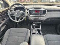 Introducing the stylish 2017 Kia Sorento LX in an elegant Black finish, paired with a capable AWD dr... (image 8)