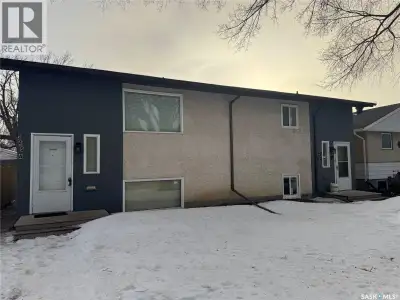Large up/down duplex in Highland Park close to schools and amenities. Each large unit features aprox...