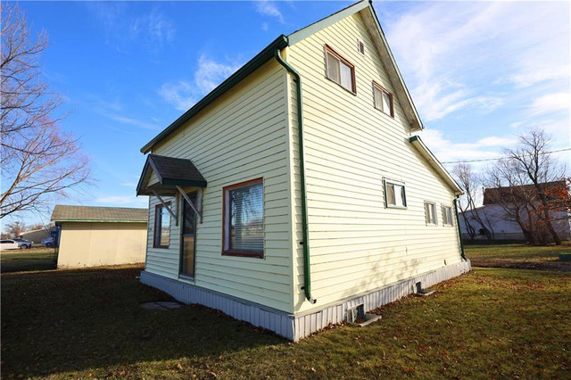 356 Boyne Avenue W Morris, Manitoba in Houses for Sale in Portage la Prairie - Image 2