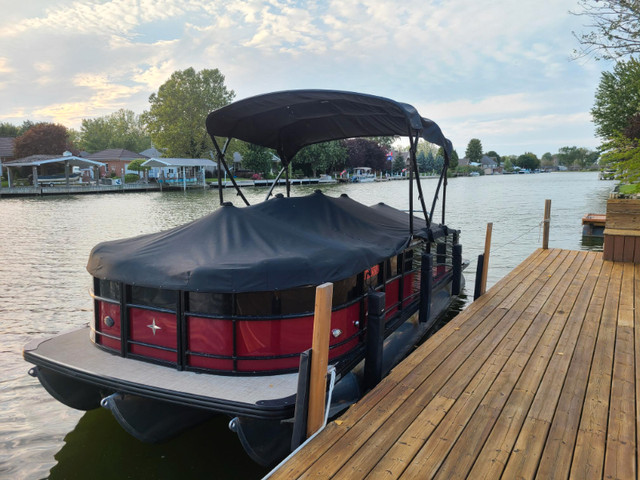 Beautiful 23' Berkshire Tri Toon with 175HP Yamaha in Powerboats & Motorboats in Chatham-Kent - Image 2