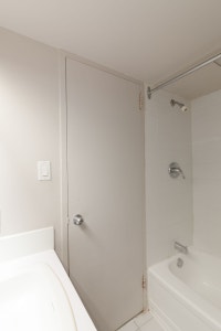 Akelius studio apartment for rent. Located near Du Fort in the Downtown - Guy Concordia neighborhood... (image 3)