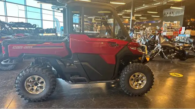 2025 CANAM DEFENDER LTD CAB HD10 in ATVs in Strathcona County - Image 5