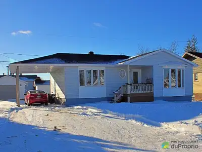 Note: le propriétaire est près à financer la mise de fond. Bungalow spacieux et chaleureux dans un q...