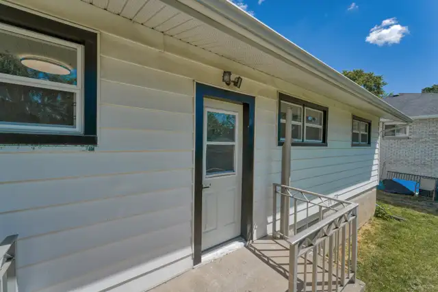 Beautiful 2 Bedroom Basement Apartment – All Utilities & Parking in Long Term Rentals in City of Toronto - Image 3