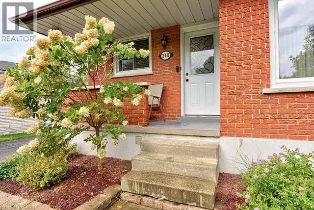 210 SHELLEY Drive Kitchener, Ontario in Houses for Sale in Kitchener / Waterloo - Image 3
