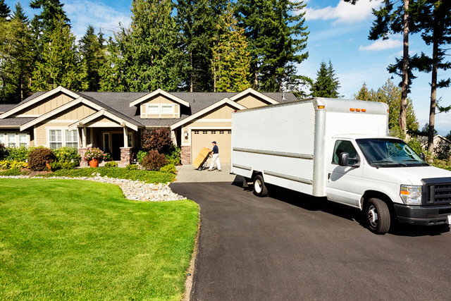 MOVERS NEAR YOU - PROFESSIONAL  LOCAL AND LONG DISTANCE (24/7) in Moving & Storage in Ottawa - Image 2