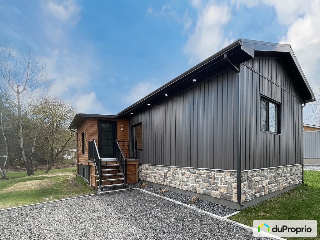 $299,900 - Mobile home for sale in Lac-Brome (Knowlton) — photo 1