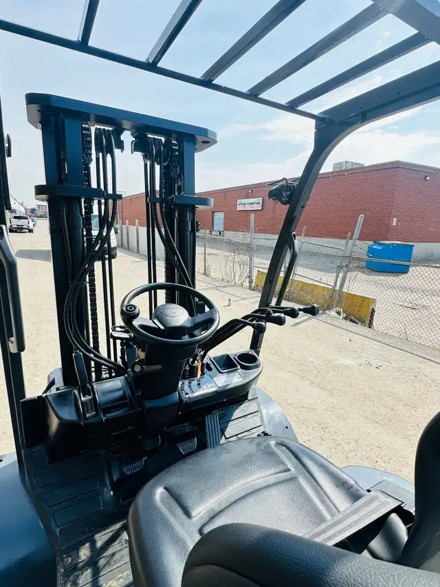 2018 Toyota DIESEL OUTDOOR Forklift with 8000 LB Cap side-shift  in Heavy Equipment in Mississauga / Peel Region - Image 7