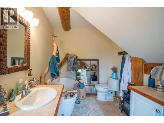 1225 Round Lake Road Armstrong, British Columbia in Houses for Sale in Vernon - Image 29