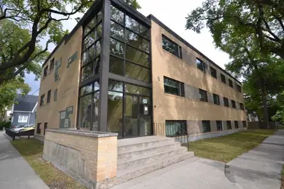 Cute and Cozy studio suite between Corydon and Osborne!