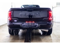 **ONE OWNER - ACCIDENT FREE** ORIGINAL FACTORY PRICE $105,290 187 KM This 2025 Ram 3500 4x4 Crew Cab... (image 7)