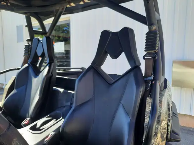 2019 Can-Am Commander XT 1000 R Low Kms in ATVs in Bridgewater - Image 9