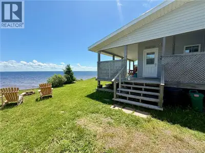 4 SEASON WATERFRONT COTTAGE WITH PANORAMIC VIEWS. TURNKEY & FULLY FURNISHED! Charming 3 bedroom, 4 s...