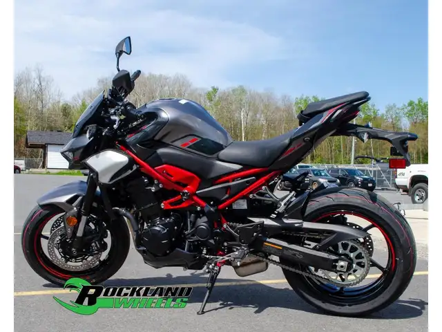 2025 Kawasaki Z900 in Sport Bikes in Ottawa - Image 5