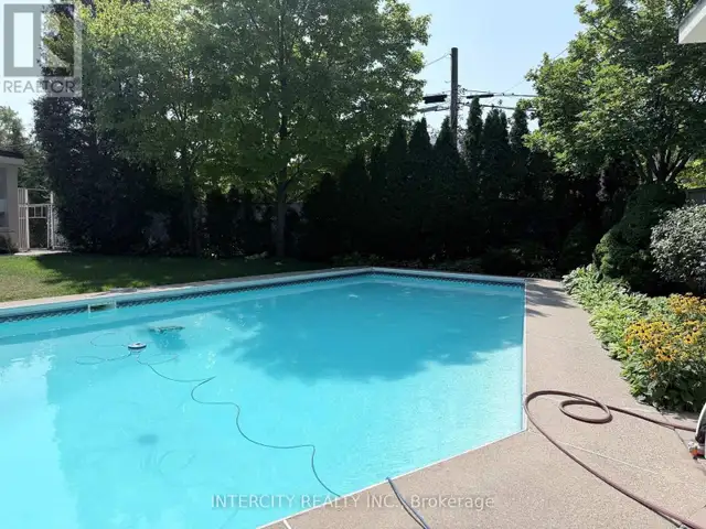36 STRATHBURN BOULEVARD Toronto (Humberlea-Pelmo Park), Ontario in Long Term Rentals in City of Toronto - Image 22