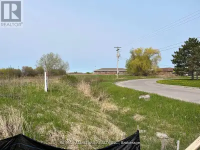 Located in Lindsay's business hub. This Commercial lot boasts lots of exposure, across from Mall sid...