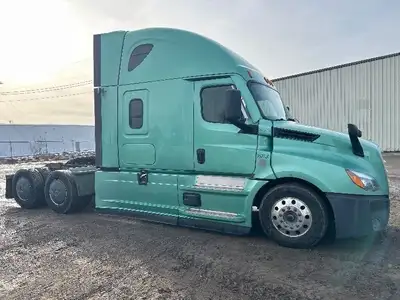 2020 FREIGHTLINER T12664ST;Heavy Duty Trucks - Conventional Truck w/ Sleeper Penske Location 525 MAC...