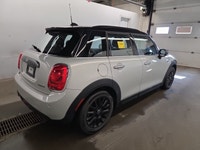 Look at this certified 2021 MINI 5 Door Cooperr 5-Door Hatchback | 6-Speed Manual | Leather | Sunroo... (image 4)