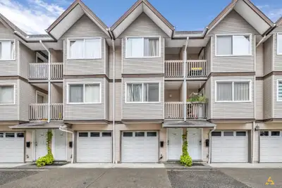 Family-Friendly Townhouse in the Heart of Langley Garage parking for 1 plus 1 outdoor designated par...