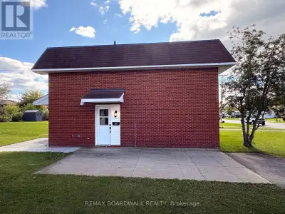 This newly renovated semi-detached residence is ideally situated in a highly desirable Carleton Plac...