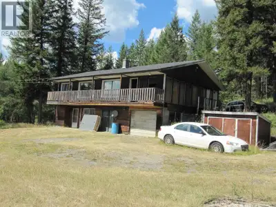 Calling all handymen/women to restore this 2-3 bedroom, 2 1/2 baths home to it's former glory. Estat...