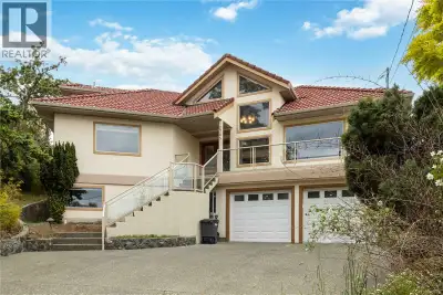 Welcome to this spacious 8-bedroom, 5-bathroom home, ideal for large or multi-generational families....