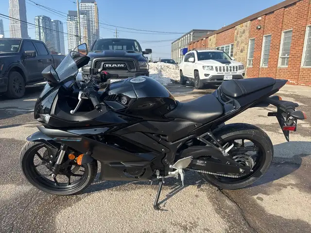 2023 Yamaha YZF-R3 ~ YAMAHA R3 ~ ABS ~ COOL BIKE ~ ONLY 18KMS ~ in Street, Cruisers & Choppers in City of Toronto - Image 3
