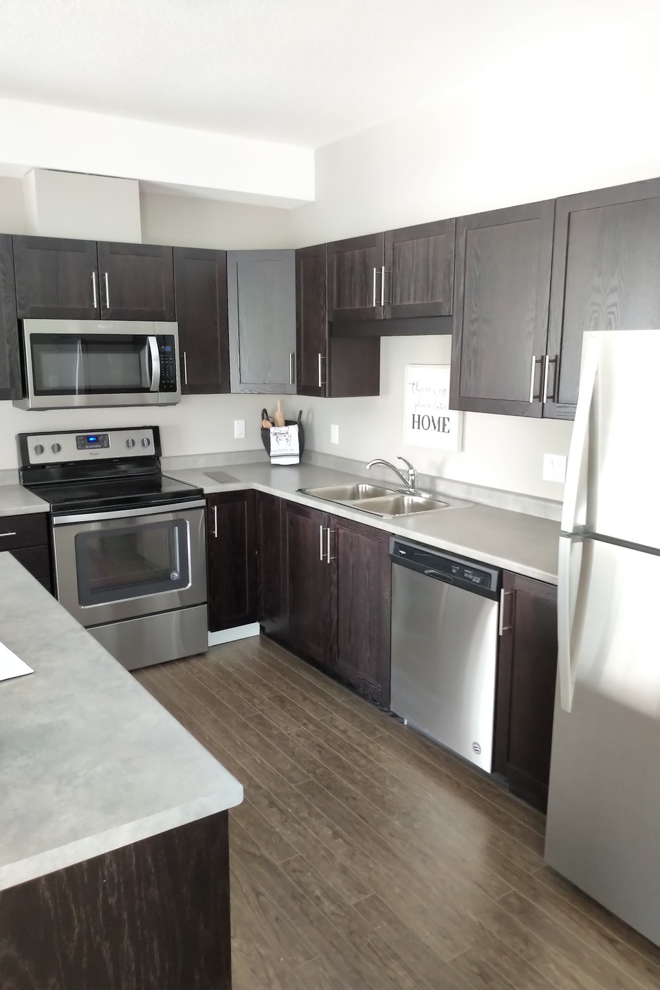 Luxury 3 Bedroom Executive Suite Apartment in Orillia 2