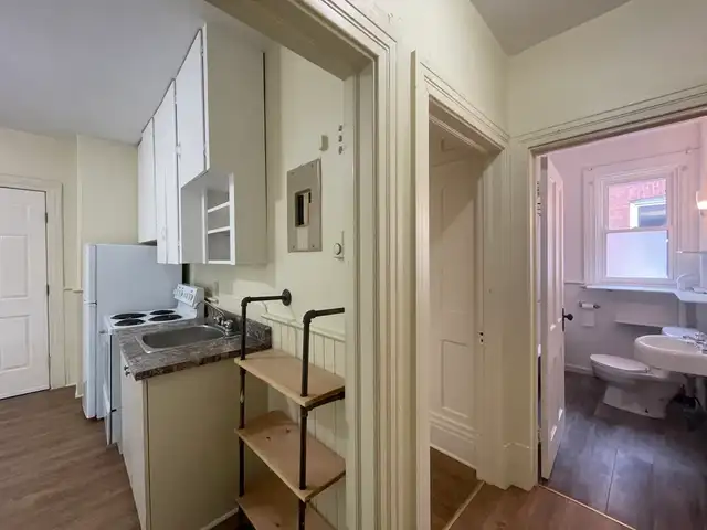2 bed apt close to groceries, restaurants & more- 2-593 Johnson in Long Term Rentals in Kingston - Image 6
