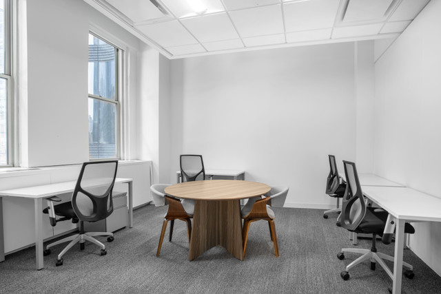 Beautifully designed office space for 3 persons in Commercial & Office Space for Rent in City of Toronto