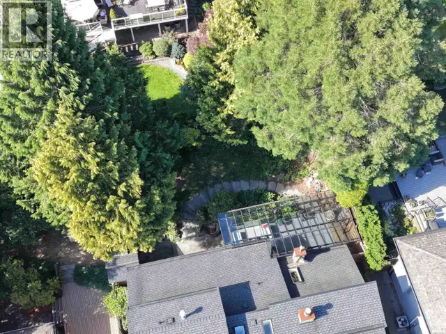 2940 DRESDEN WAY North Vancouver, British Columbia in Houses for Sale in North Shore - Image 38
