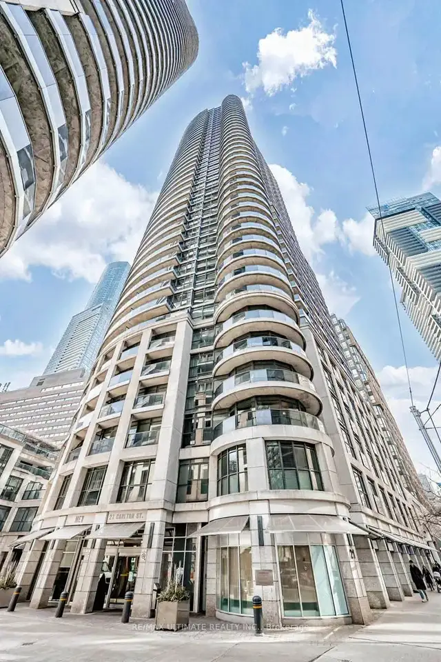1 Bdrm+Den Condo Unit In The Heart Of Downtown in Condos for Sale in City of Toronto - Image 2