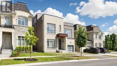 Experience luxury living in prestigious Observatory Hill, one of Richmond Hill's most sought-after c...