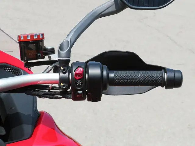 2022 Ducati Multistrada V4S Ducati Red / Forged Wheels in Sport Bikes in Cambridge - Image 15