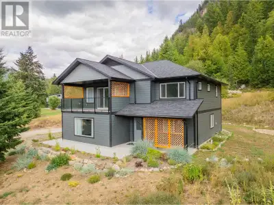 Modern home on acreage awaiting it's new owner! 1955 Sandy Road is located approximately 10 minutes...
