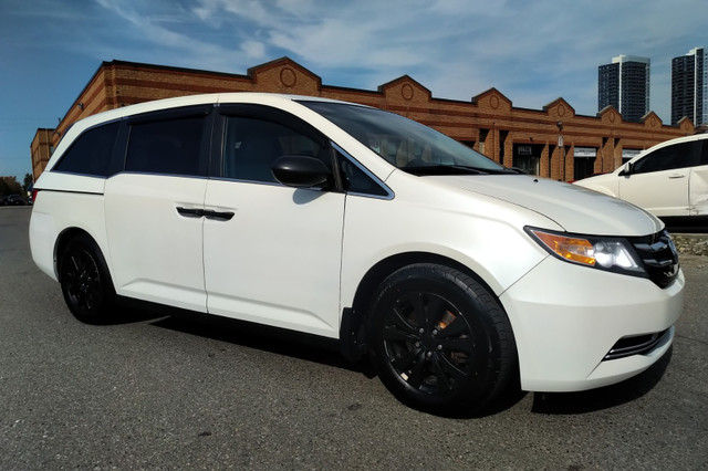 2016 Honda Odyssey SE *Leather, Back-up Cam* in Cars & Trucks in Markham / York Region - Image 2