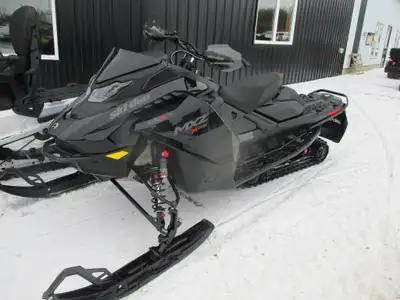 2024 Ski-Doo MXZ XRS 600R Etec MXRL 2024 MXZ XRS 600R 137 1.2RS BK with 2500 km Warranty until Dec 1...