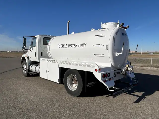 2019 International International 4300 water truck in Heavy Trucks in Regina - Image 4