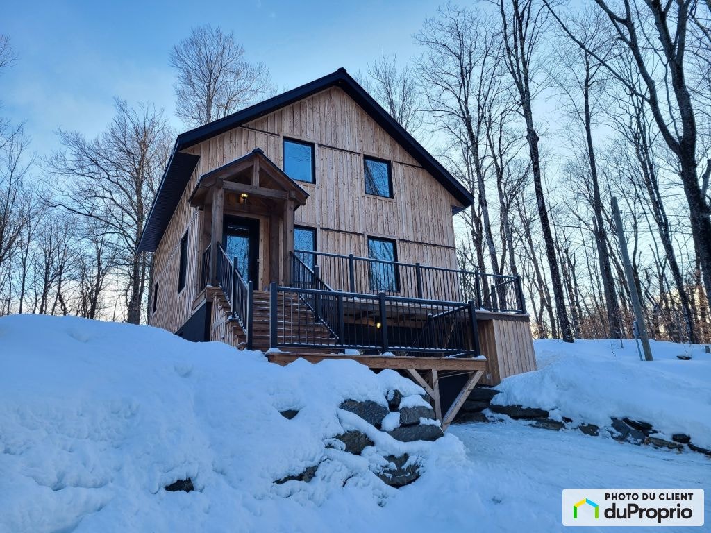 $625,000 - 2 Storey for sale in Bolton-Est — photo 1