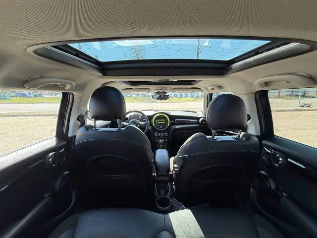 2018 MINI 5 Door Cooper S FWD in Cars & Trucks in Calgary - Image 9