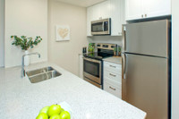SPACIOUS 3 BEDROOM TOWNHOUSE FOR RENT IN OTTAWA! NEAR BRITANNIA BEACH! SELECT TOWNHOMES FULLY REVITA... (image 1)