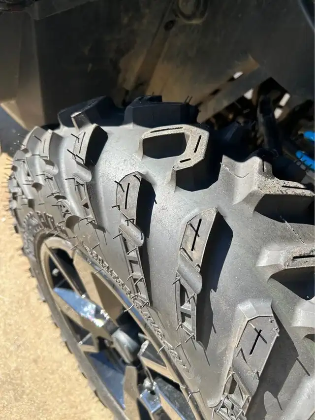 2020 CAN-AM OUTLANDER 650 XT-BLACK! in ATVs in Sudbury - Image 6