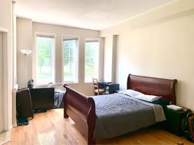 Private, bright bachelor apartment with private entrance